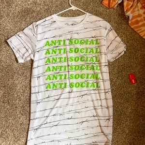 (BRANDNEW)(NOTAG)#TakeThat BaileyApparel T-Shirt, “Anti-Social” Repeated